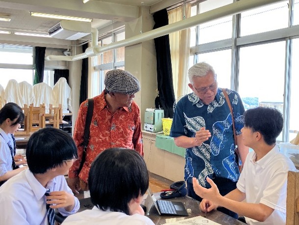 Tokyo Metropolitan Ogawa High School Onsite cultural exchange with Indonesian teachers