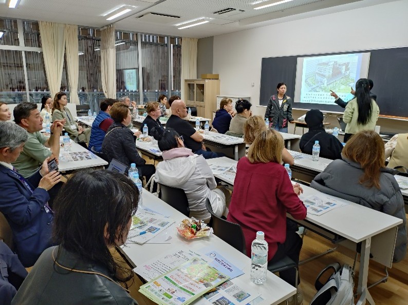Shibahama Elementary School Onsite cultural exchange with Kazakhstani teachers