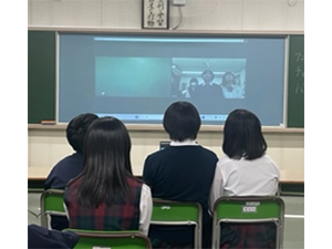 韓国の学校とのビデオチャット交流の写真